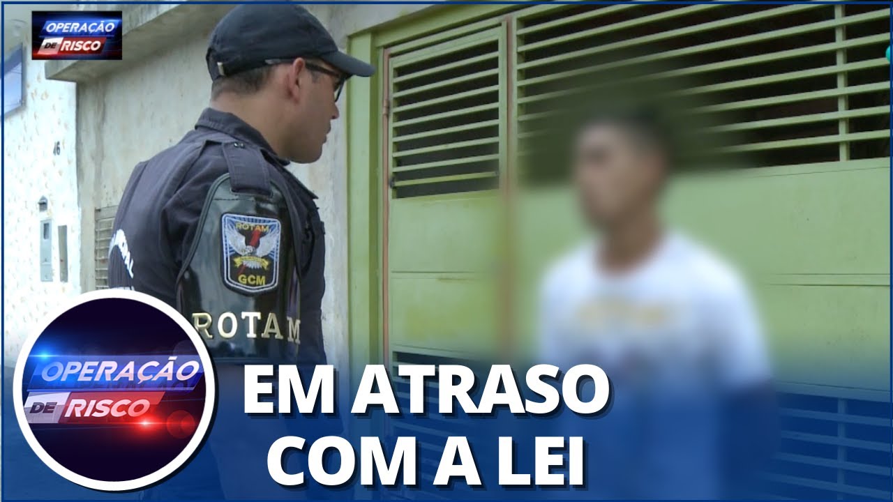 Procurado tenta sair de fininho de patrulha policial