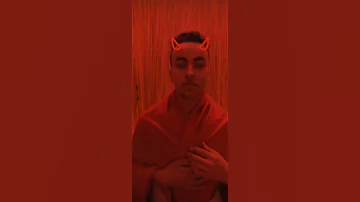 قاعد لوحدك كدا سرحان 