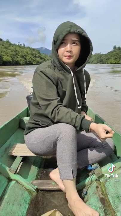 GADIS DAYAK STRONG MENGENDARAI KETINTING