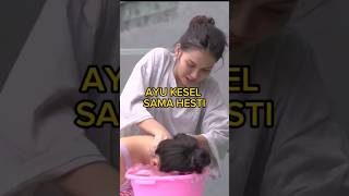 Ayuk Kesel Sama Hesti Kepala Nya Langsung Diasukin Ke Ember ayutingting hesti