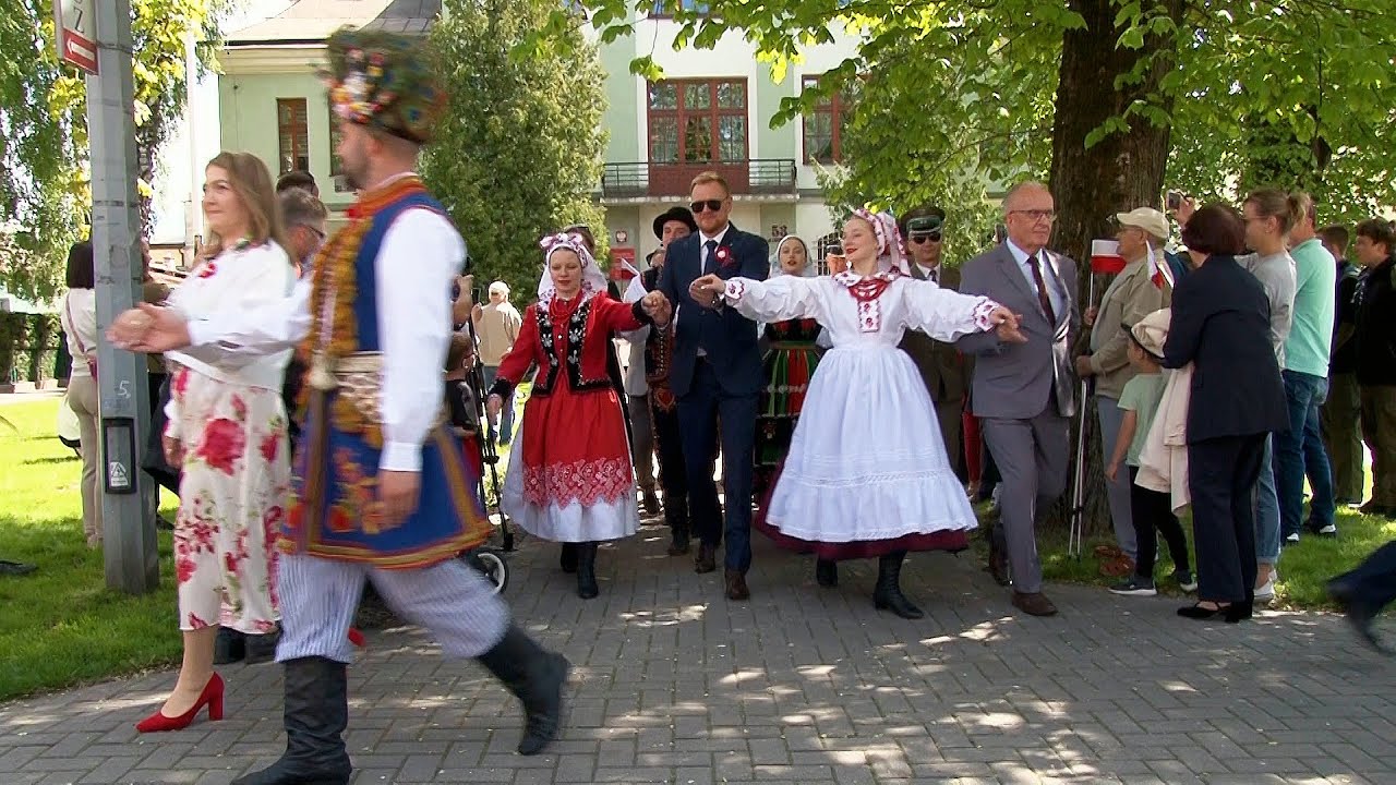 2 maja 2025 r przed Urzędem Miasta w Tomaszowie odbyły się obchody Dnia Flagi Polskiej