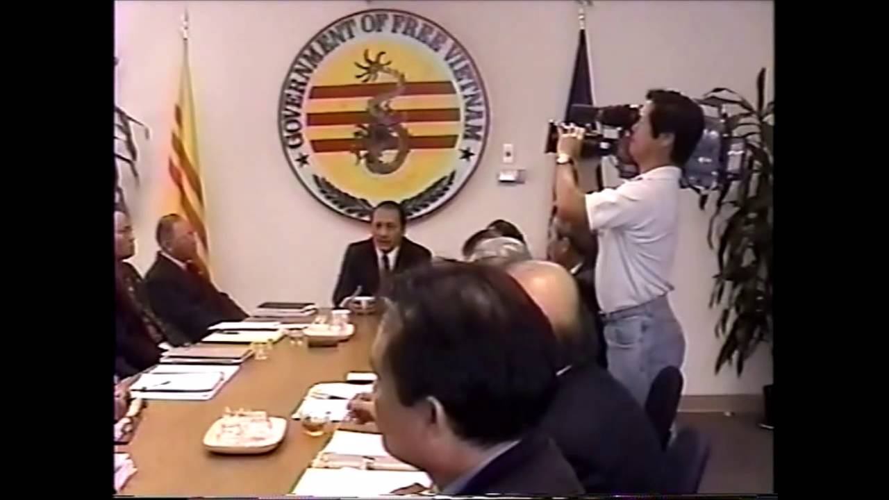 Đài Little Saigon phỏng vấn CPCMVNTD OCT 13 2001 (1 of 3) - YouTube