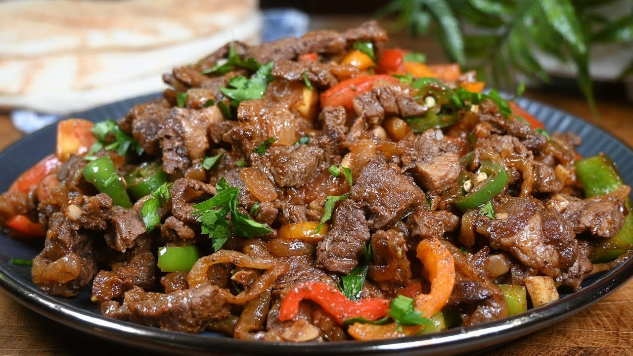 Пятизвездочный рецепт 💫 Жареный стейк с карамелизированным луком!