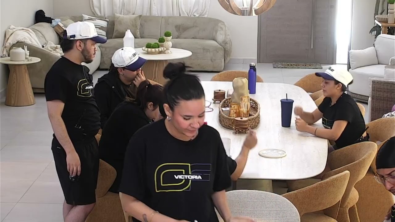 👀🗣️ Stephanie necesitaba contarle a alguien lo que acababa de pasar… y habló con Alexis.