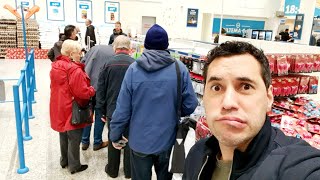 Queues in Swedish supermarkets are LONG!