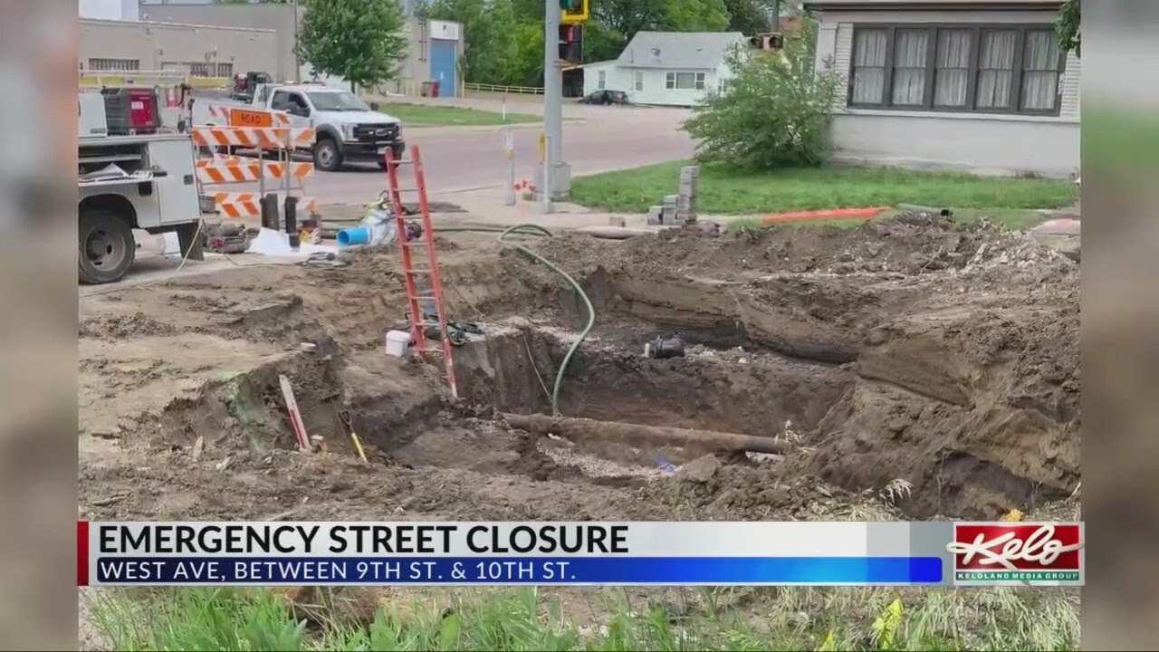 Water main break shuts down - YouTube