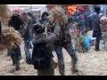 Праздник. Солома. Все веселятся, бросают друг в друга солому. People are throwing straw.