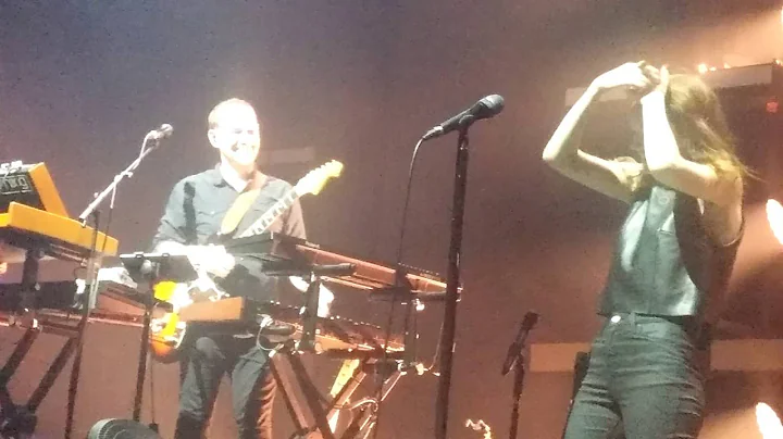CHVRCHES Iain Cook and his unnaturally high voice ...