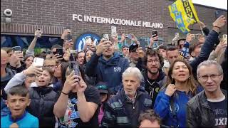 Inter, migliaia di tifosi ad Appiano Gentile per la festa Scudetto
