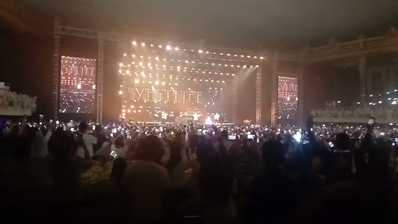 Westlife konser di gedung unesa Surabaya 2026