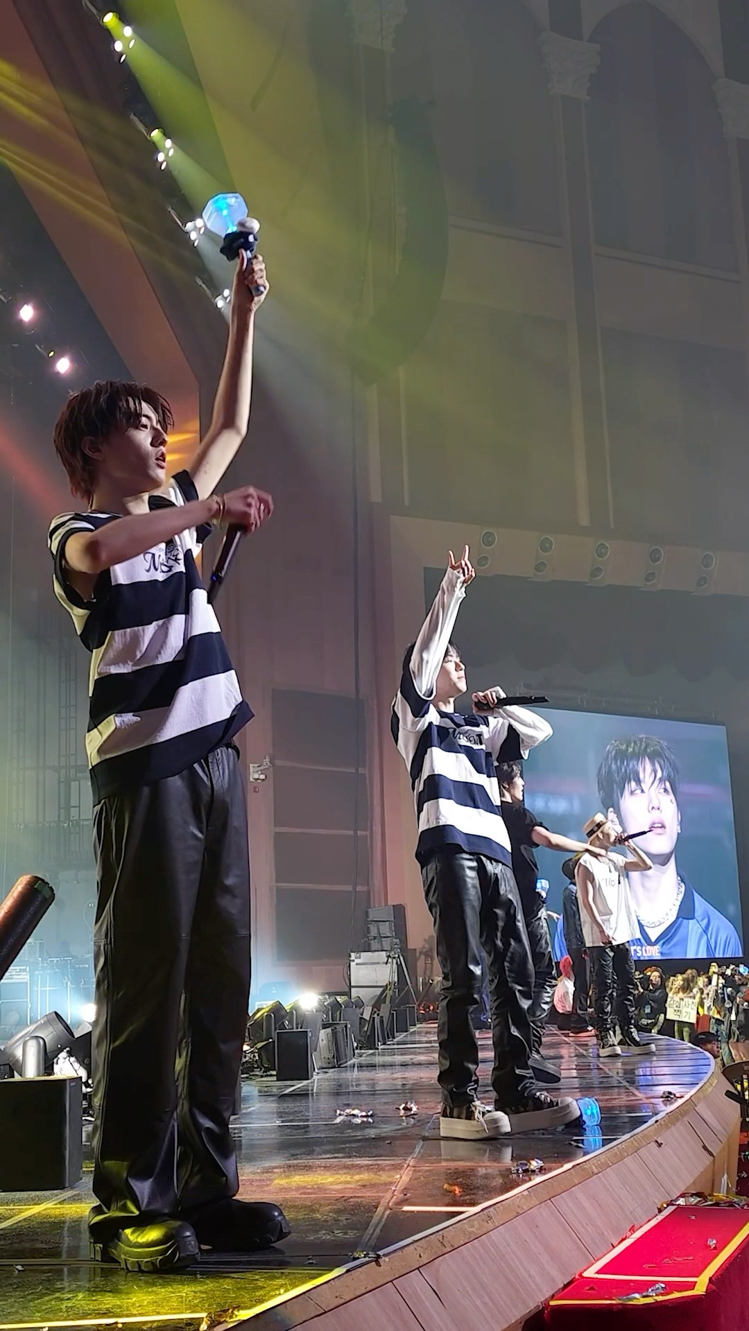 LET'S MAKE 💛SPECIAL MOMENT💛 IN NY🔥 #TREASURE #트레저