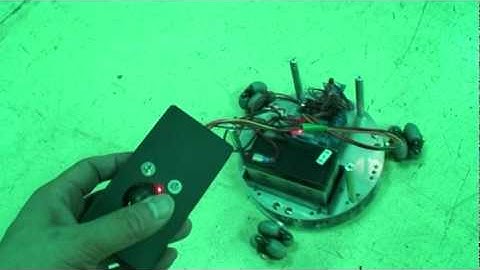 DIY Small Arduino Omniwheel Line-control Car 全向式自走車