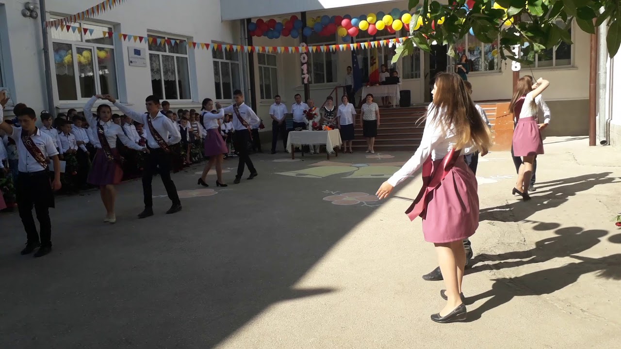 Valsul absolvenților clasa a IX-a IP Gimnaziul Ustia r-l. Glodeni.