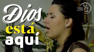 Miniatura de vídeo de "Dios está aquí (Cover) - Yuli & Josh"