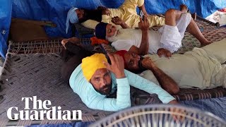 Protesting Indian farmers endure severe heatwave