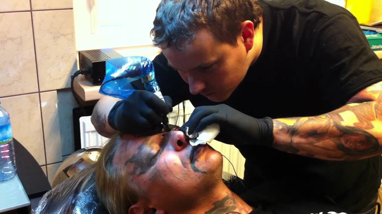 tatuaż na twarzy - face tattoo