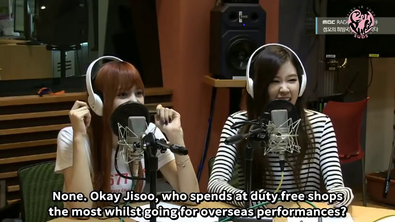 BLACKPINK LISA compliment TWICE MOMO