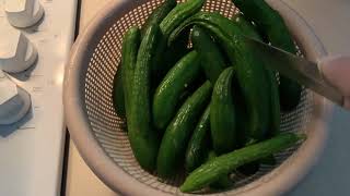 طريقه عمل مخلل الخيار طريقه بسيطه وحصدنا حبات الخيار من شجراتناeasy way to make a pickles