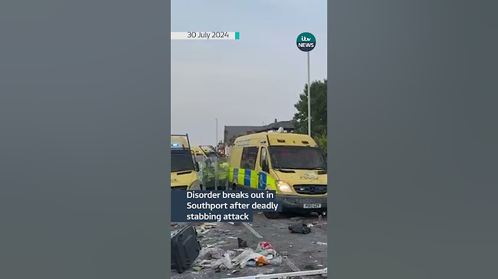 Violent clashes between protesters and police in Southport following stabbings #itvnews #southport