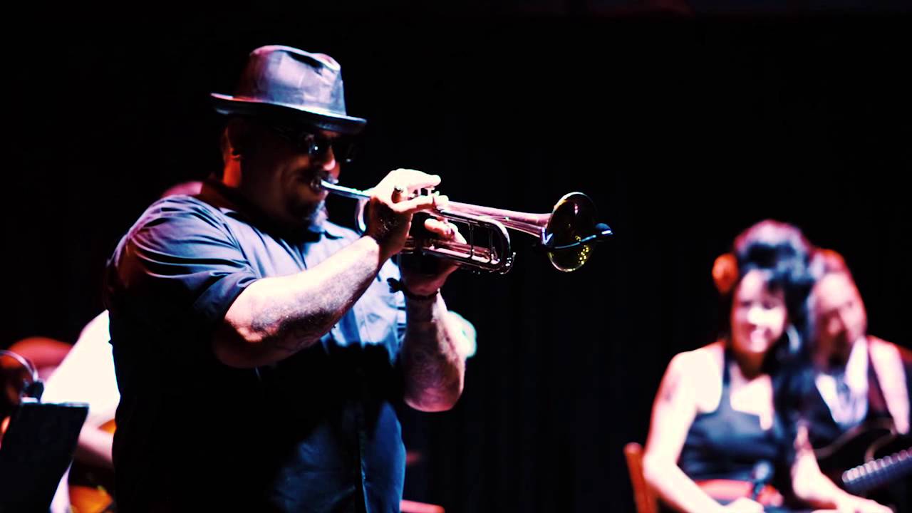 camera iphone 8 plus apk Gabriel The Gun Performs with Mia Karter