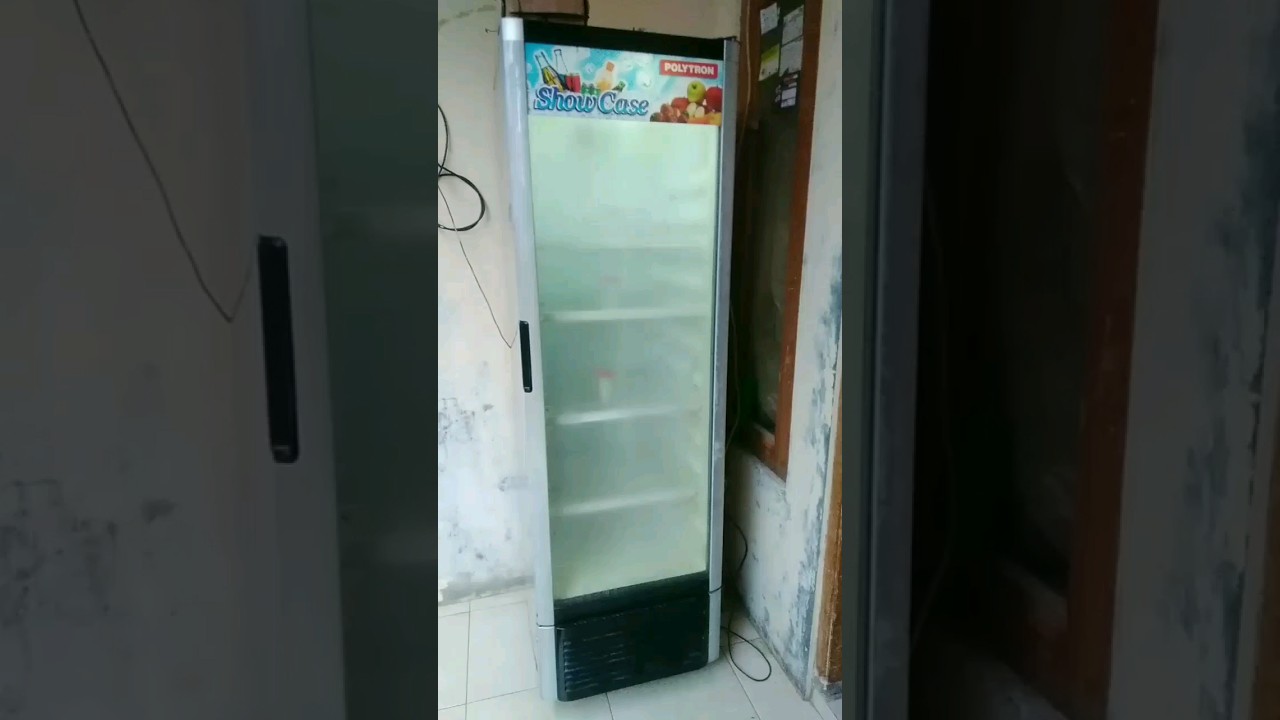 sepele buang embun di dalam kaca showcese