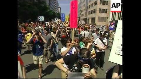 Anti-globalisation protests as world finance ministers meet