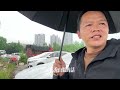 到達重慶地區，找到一塊荒地露營。旅遊業慘淡，古城遊客稀少