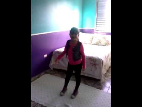 menina de 7 anos dancando show das poderosas