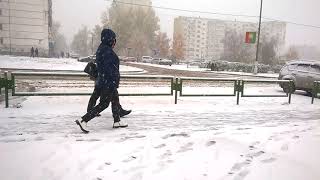 2022-09-30 Very snowy day (static video, part 2), -2° C, Bratsk, Siberia, Russia