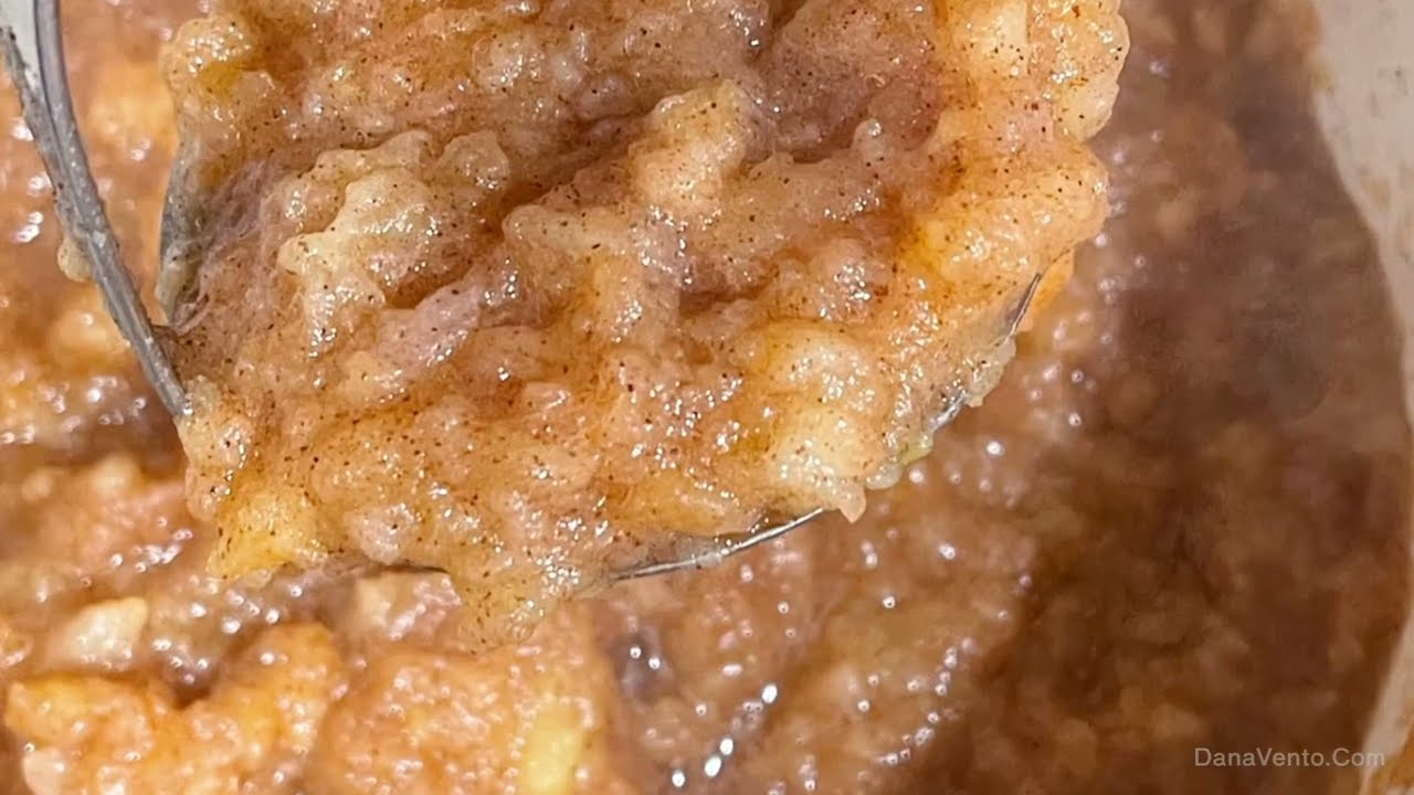 How To Make Super Easy Fresh Applesauce With No Added Sugar!