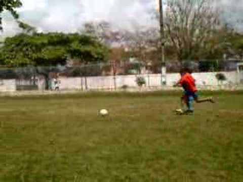 escolinha de futebol treinamento fundamento chute gol - YouTube