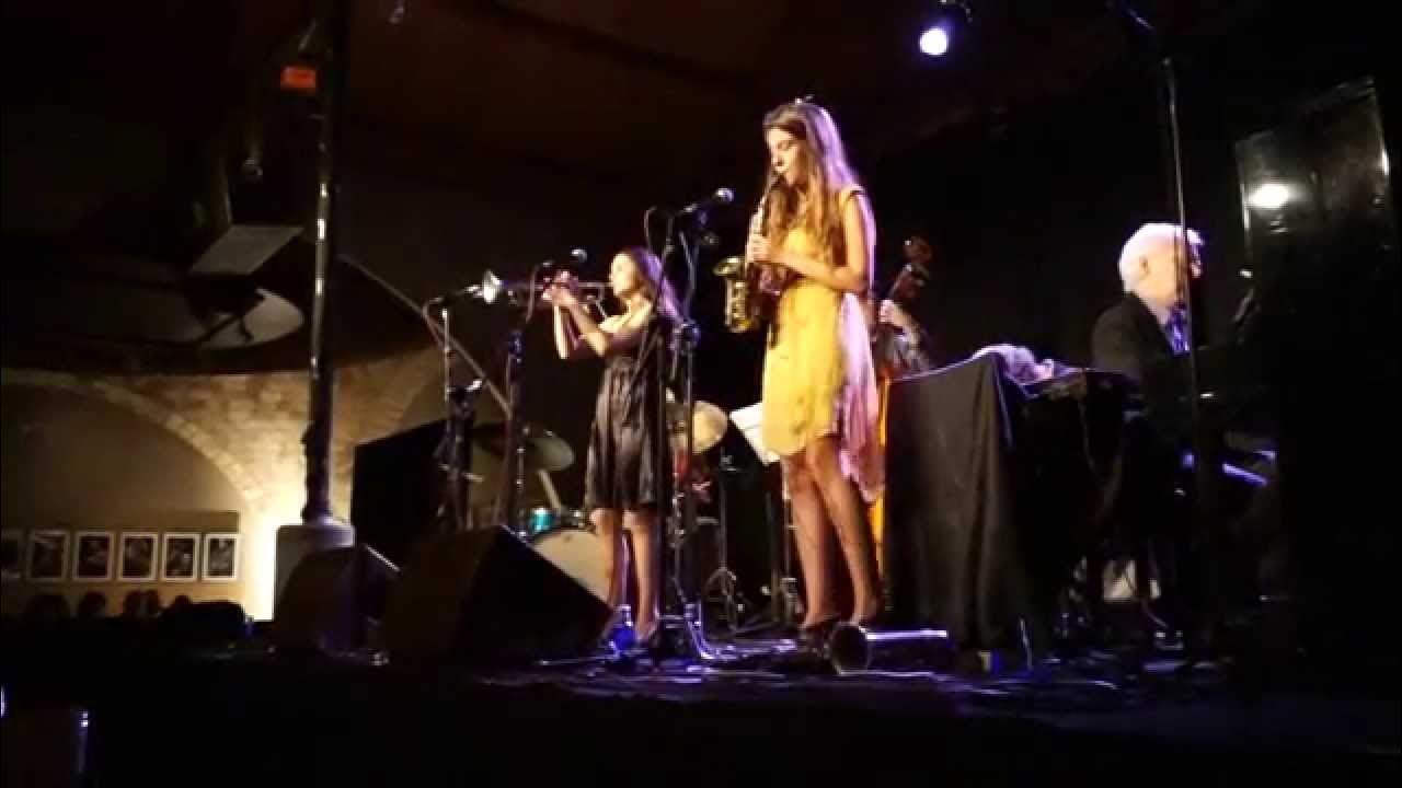 "Cheek to cheek" Eva Fernández i Andrea Motis "Cheek to cheek" Eva Fernández i Andrea Motis