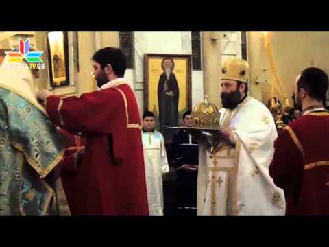 ილია II წმინდა სამების საკათედრო ტაძარში საკვირაო წირვას აღავლენს