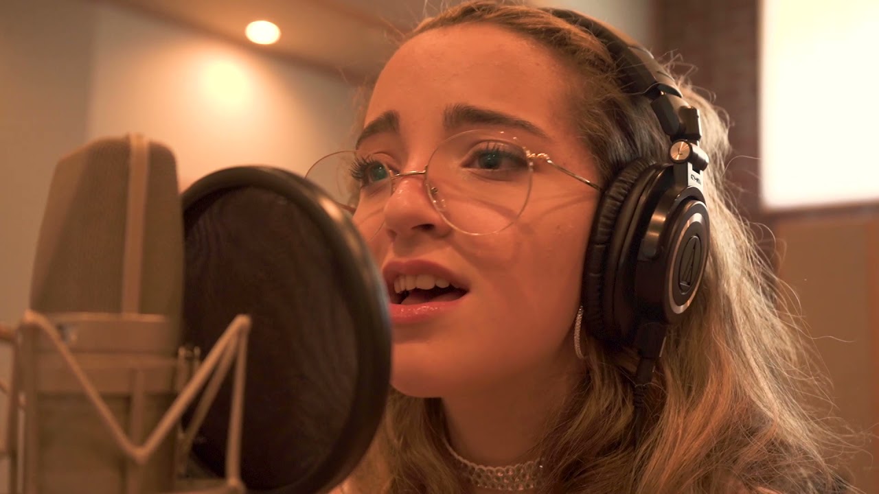 Guarda “Shallow” (Cover) - Desi G su YouTube Guarda “Shallow” (Cover) - Desi G su YouTube