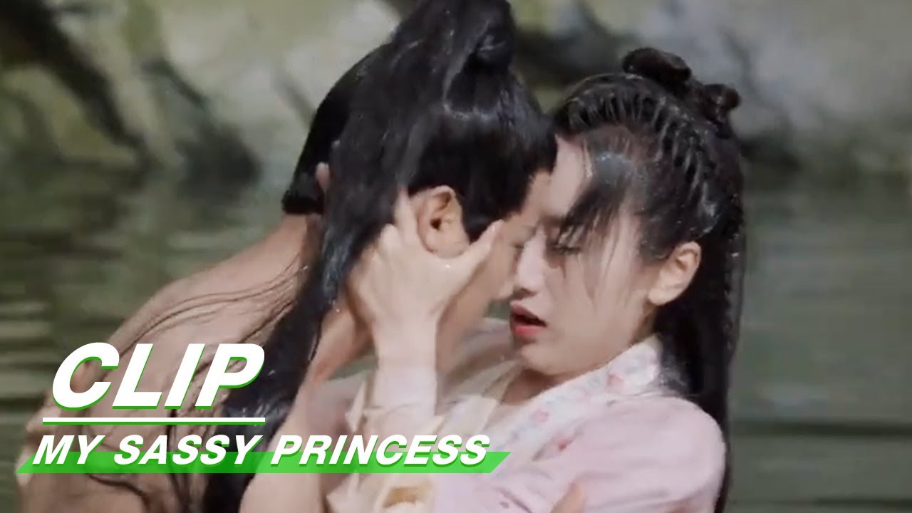 Clip: Watching out for you | My Sassy Princess EP6 | 祝卿好 | iQiyi