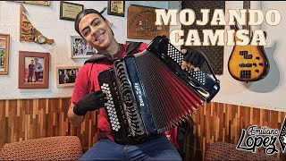 Mojando camisa (Nicolás Muñoz)//Emiliano López