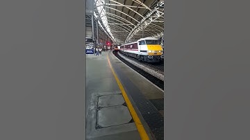 LNER Class 91 pulling into Leeds #shorts