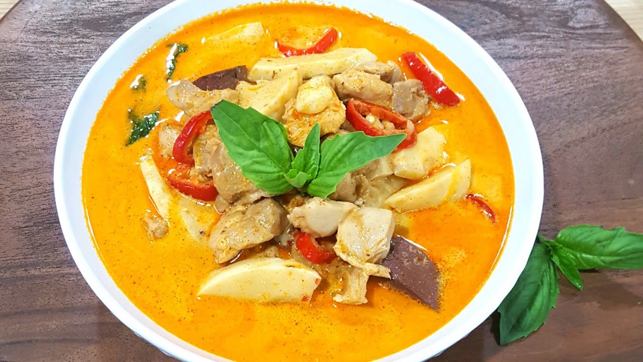 The Best Red Curry Chicken + Bamboo Shoots + Pork's Blood Cake