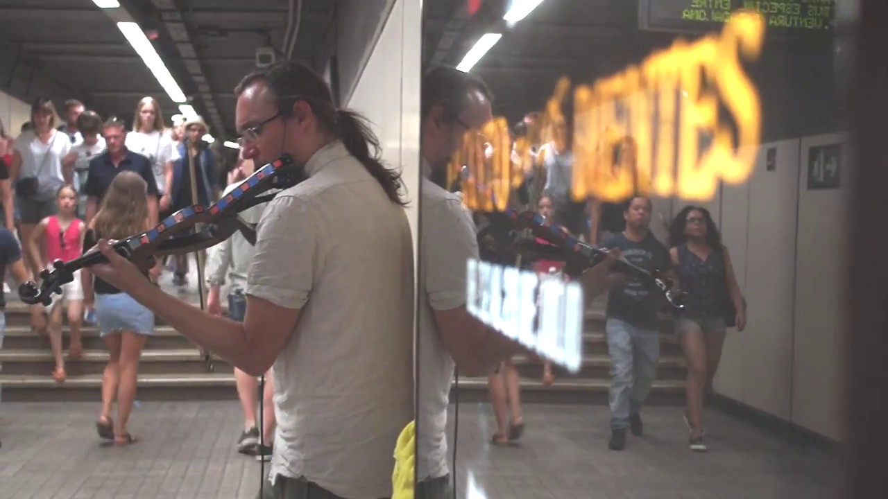 Tikov 4D plays electric violin cover of  Luigi Tozzi   Binary Sunset metro Barcelona 2017