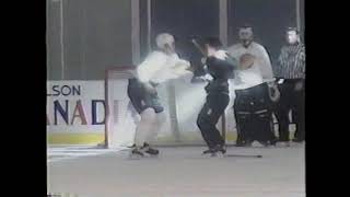 Link Gaetz vs Scott Walker NHL Canucks T.C. 95/96