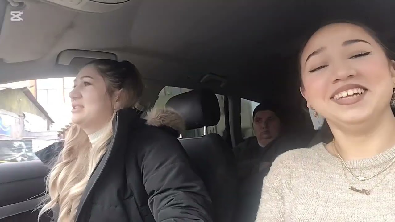 Azi a primit Anca cadou de Valentine's day și pe mine m a prins poliția