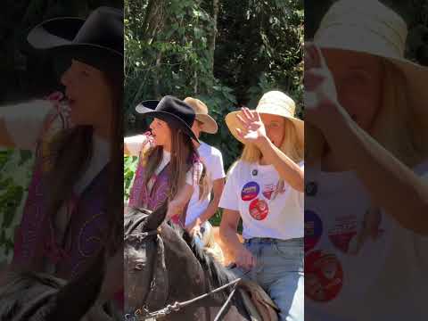 Jade Romero e Tainah Marinho participam de cavalgada em Guaramiranga e fortalecem parceria no Maciço
