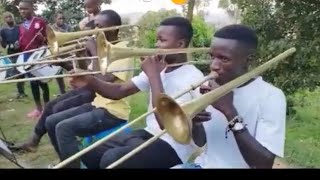 Kampala Schools Band performing Eddy Kenzo’s Balippila Boda on bras instruments. Wow this is amazing Resimi