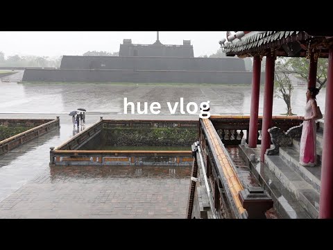 HUE VLOG: exploring the imperial city, eating bun bo hue and incense village!