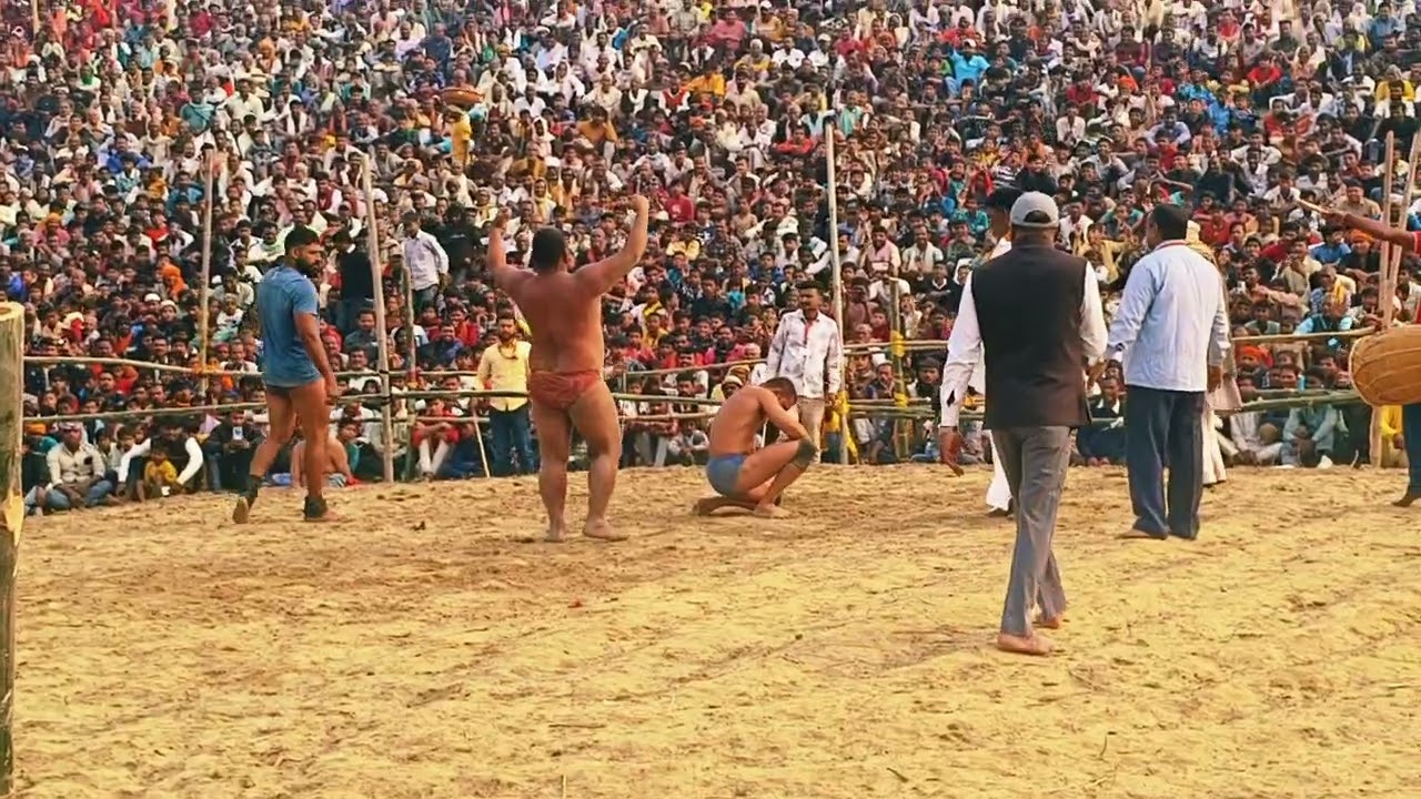 आओ देख लें किसमें कितना ज़ोर है,आज यहाँ चारों तरफ बस कुश्ती का शोर है।न जीत का घमंड, न हार का मलाल
