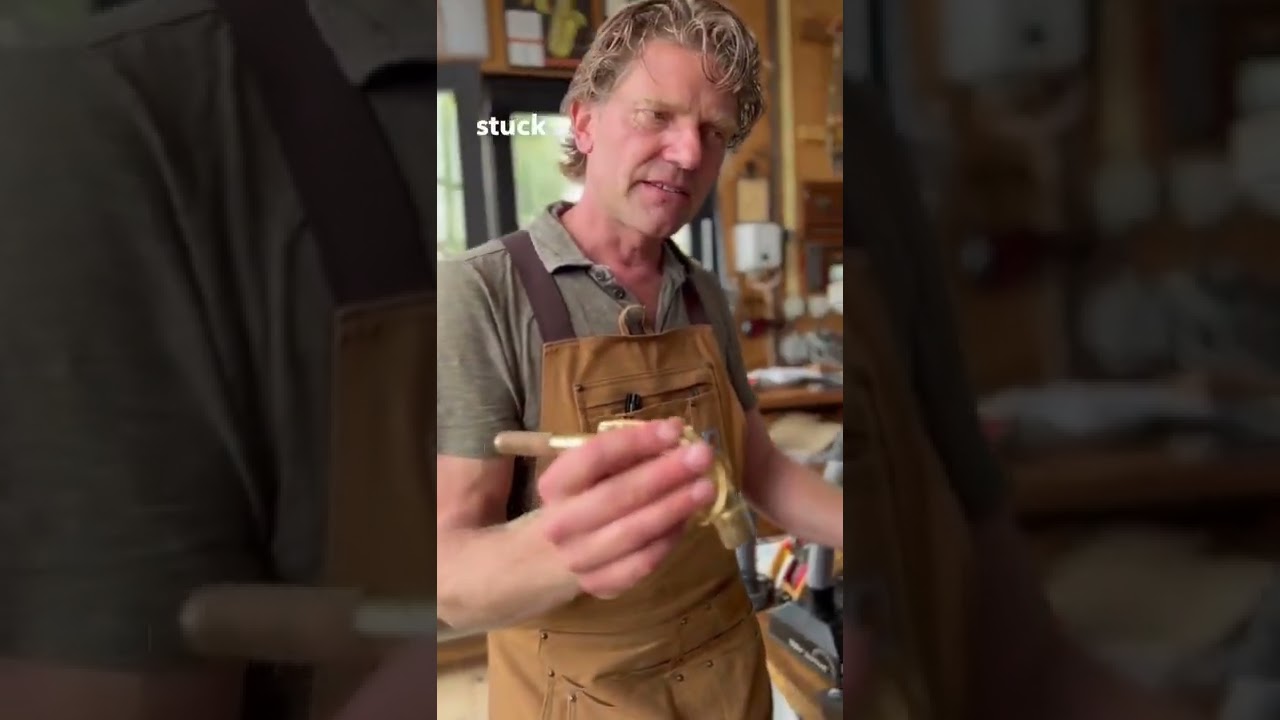 Felicity visits Friso Heidinga's shop and talks about her new saxophone neck.