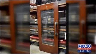 Jacksonville shop salvaging items from Jacksonville Landing before demolition