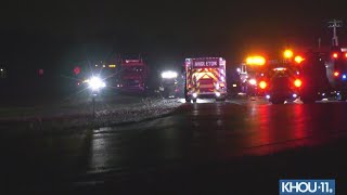 2 dead after head-on crash involving 4 vehicles in Rosharon, deputies say
