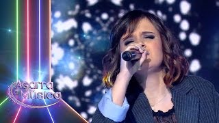 Carolina Deslandes canta 