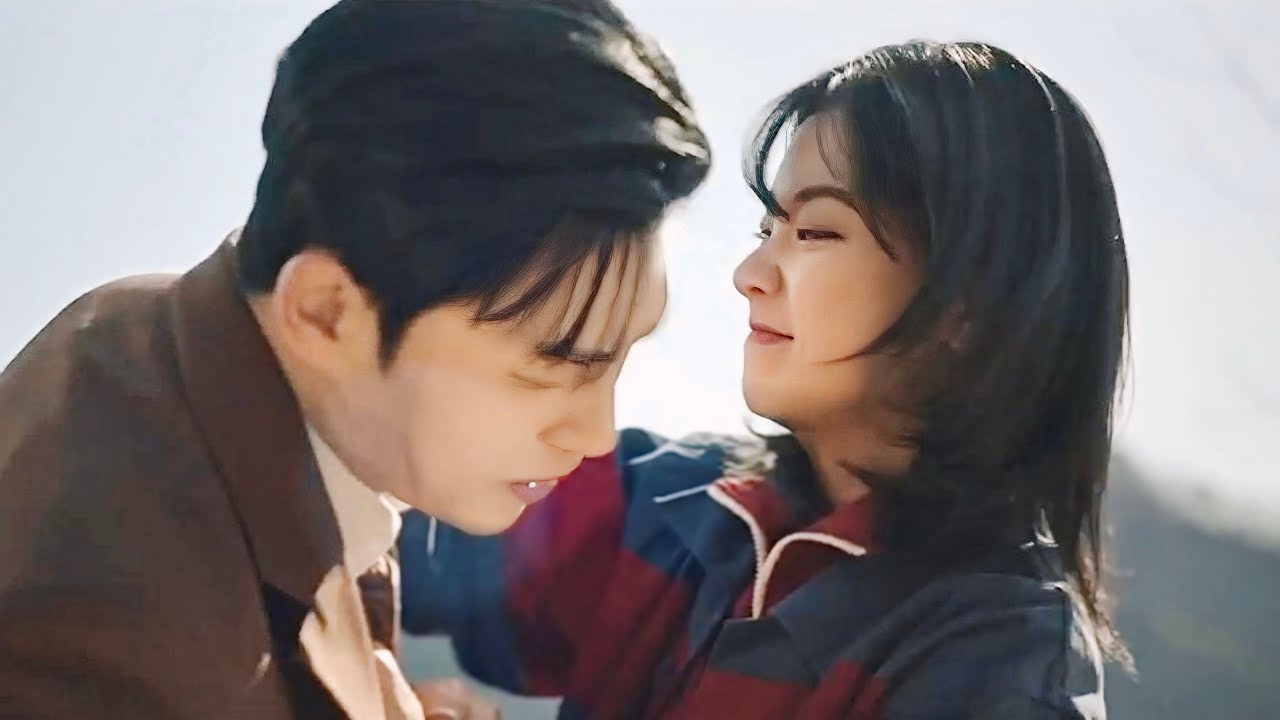 Бедная девушка, отца и мать которой убила самая опасная банда Кореи, решает отомстить и выследить...